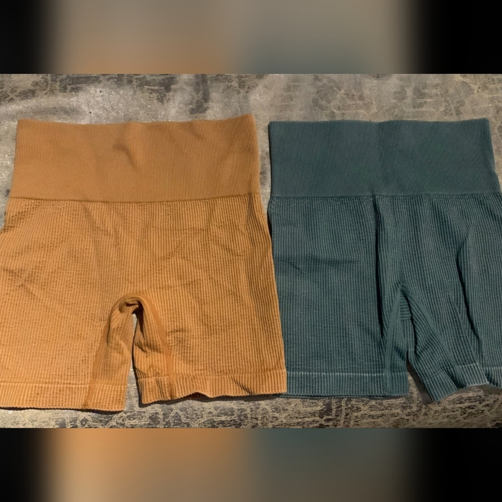 Colsie biker shorts rust and teal size small